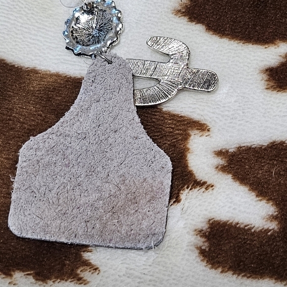 Black and White Cow Tag Earrings- NWT - Picture 4 of 4